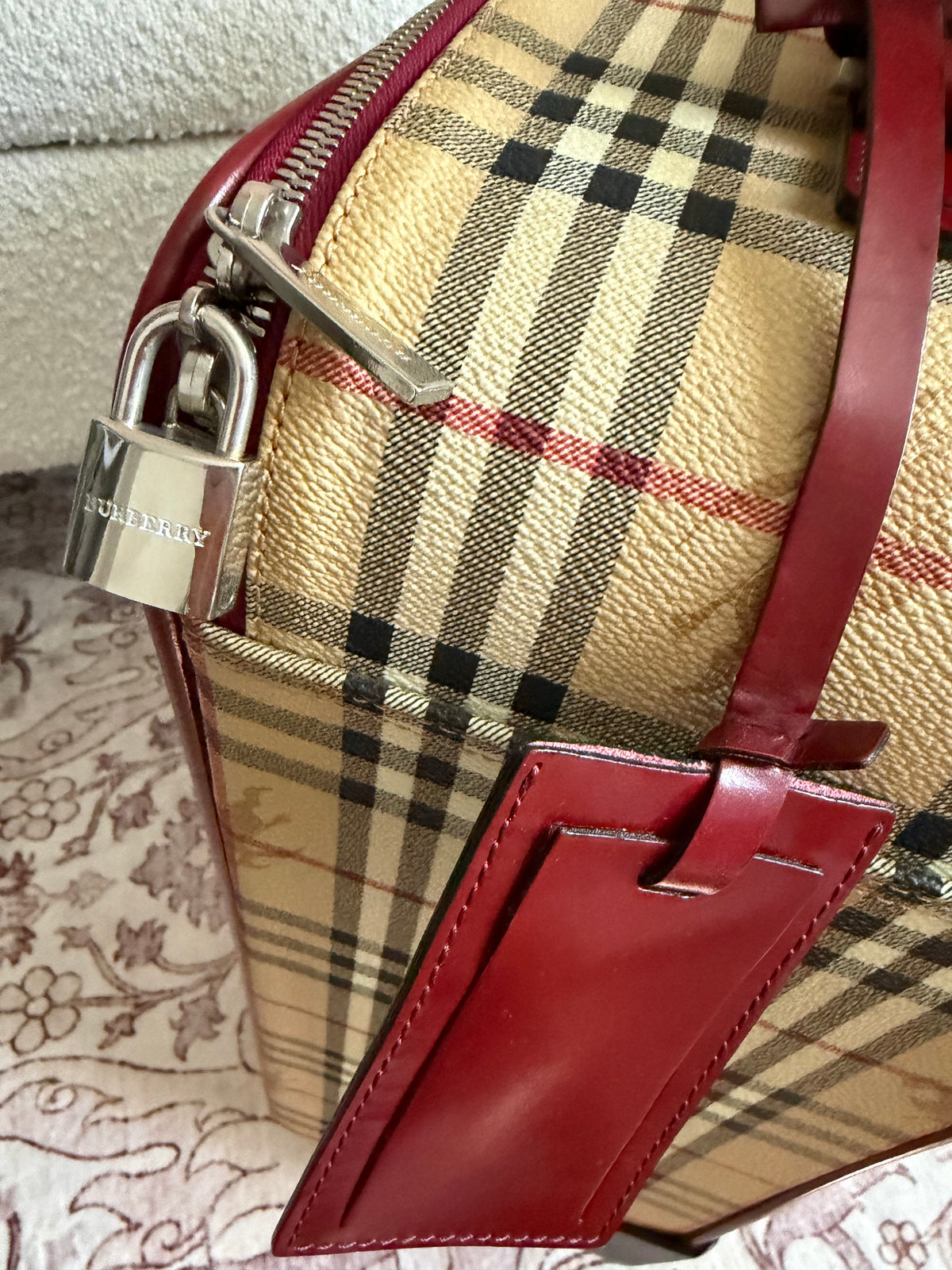 Burberry Carry On