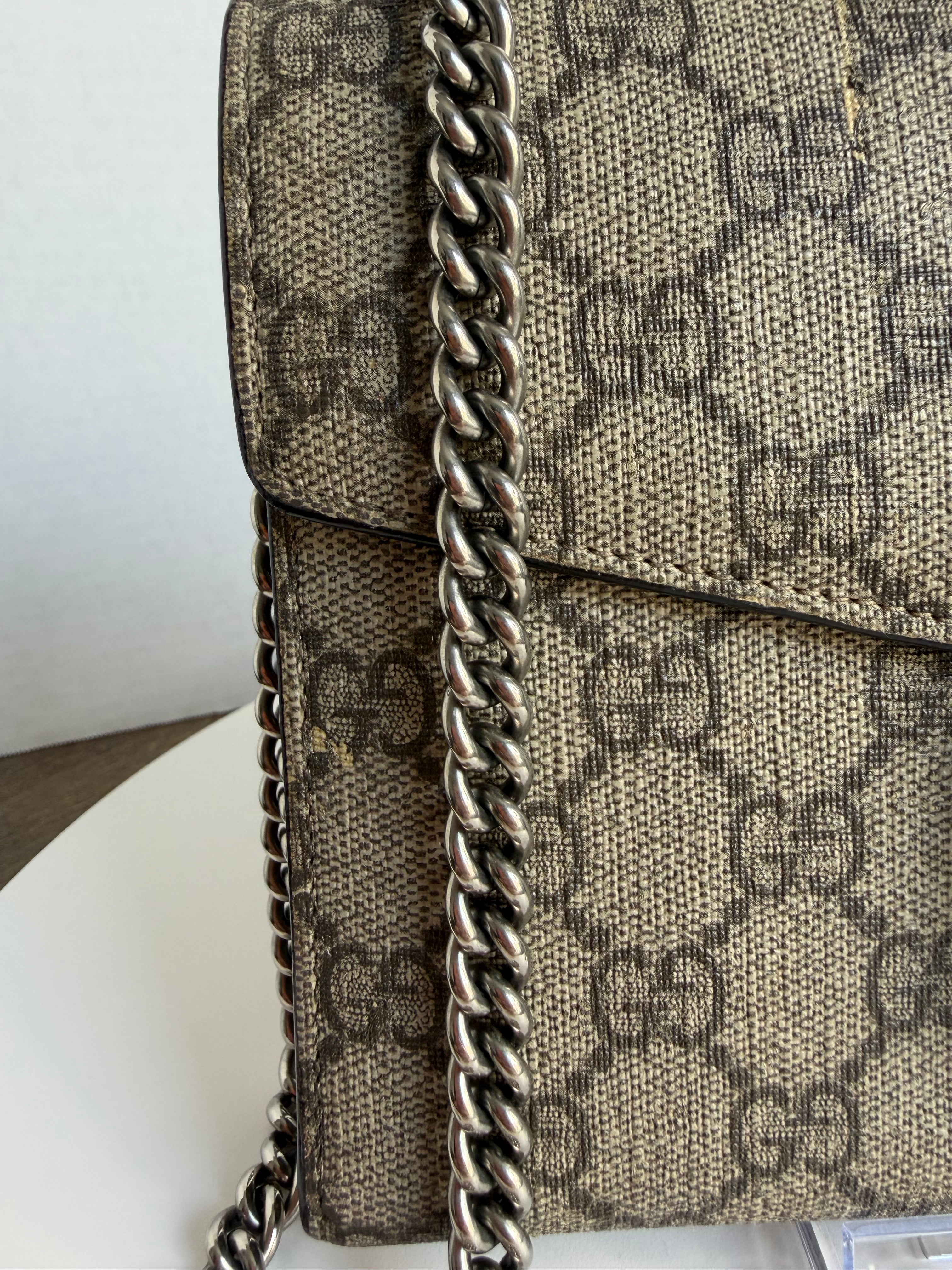 Gucci Wallet on chain (minor scuffs)