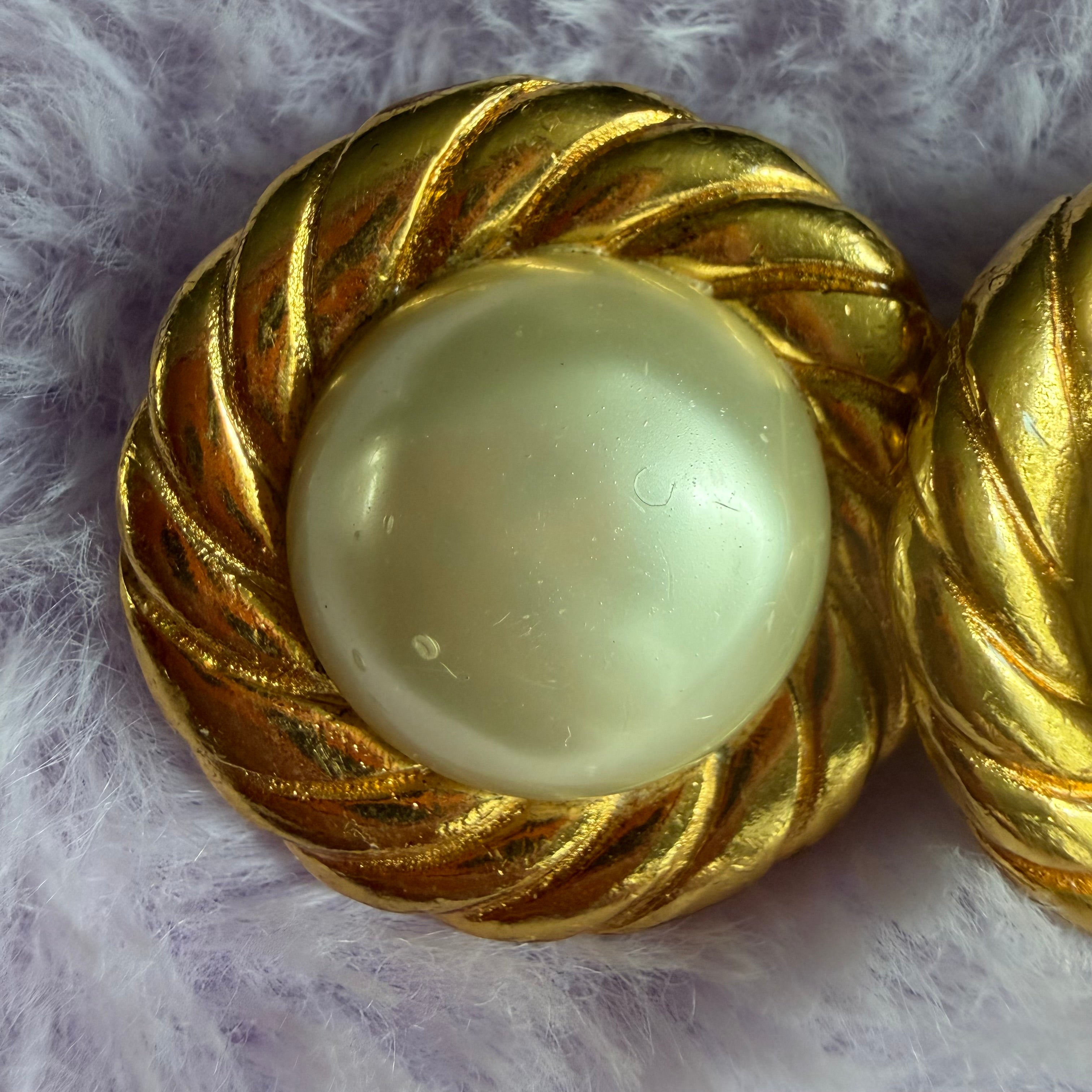 Chanel Vintage Pearl Clip one