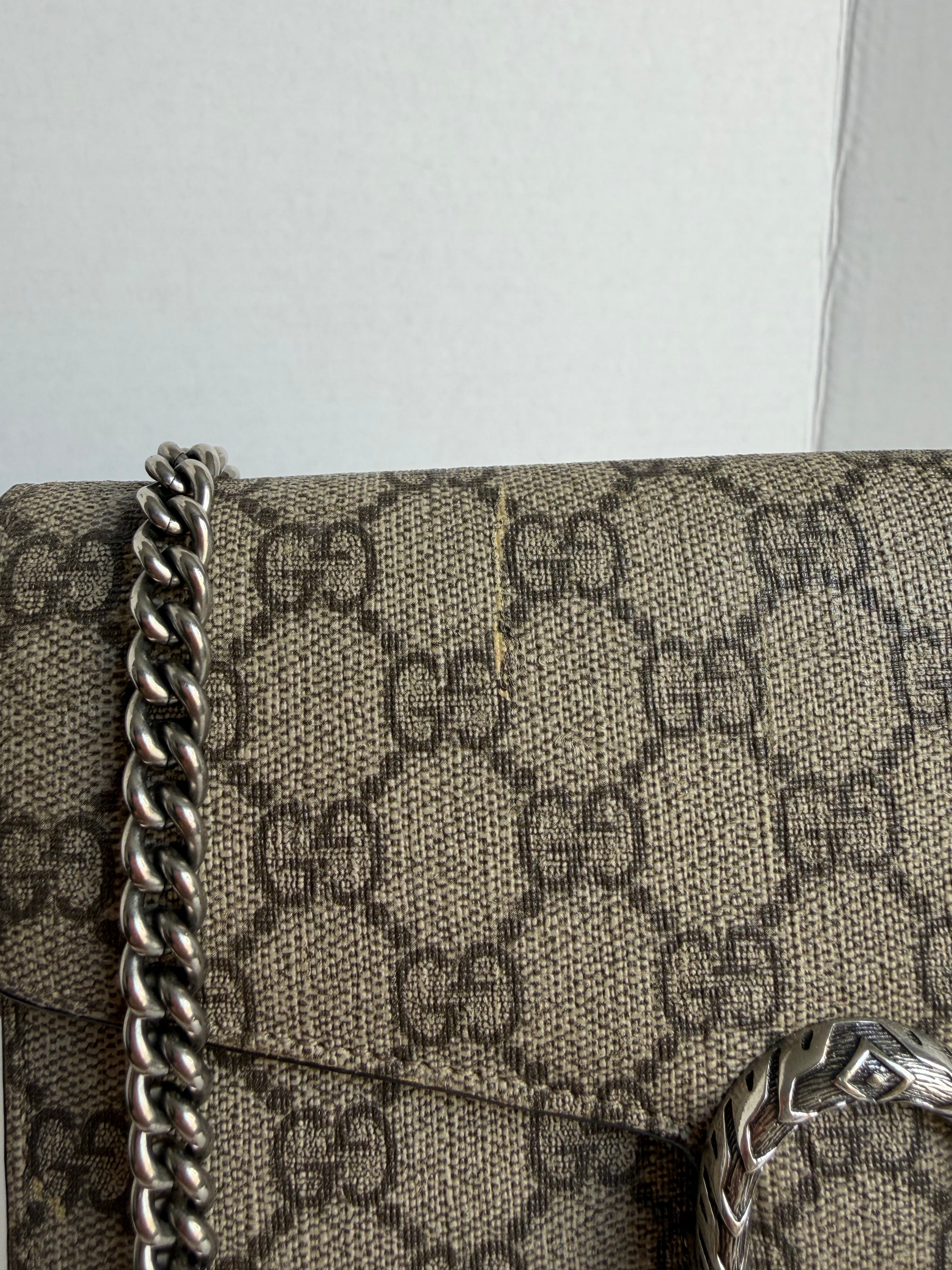 Gucci Wallet on chain (minor scuffs)