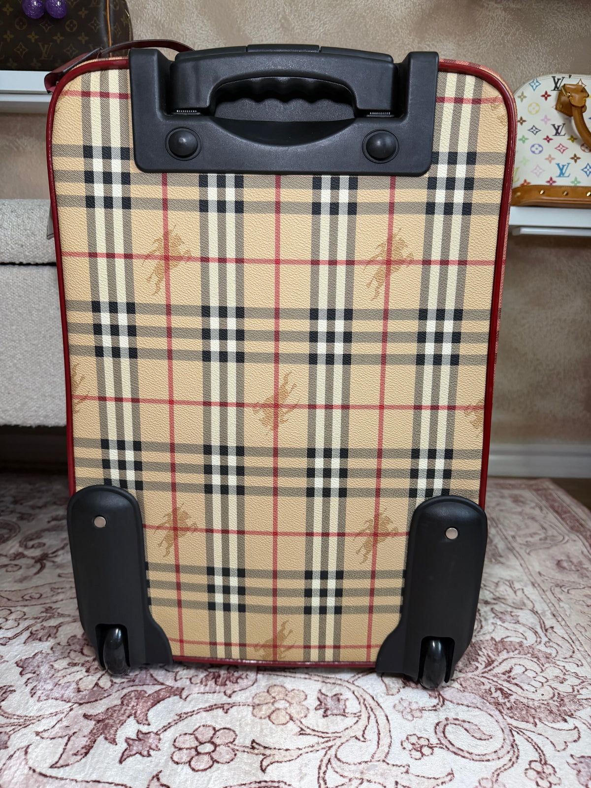 Burberry Carry On